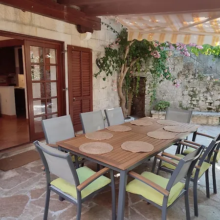 House Davor Holiday home Sutivan