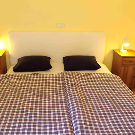 House Davor Сутиван